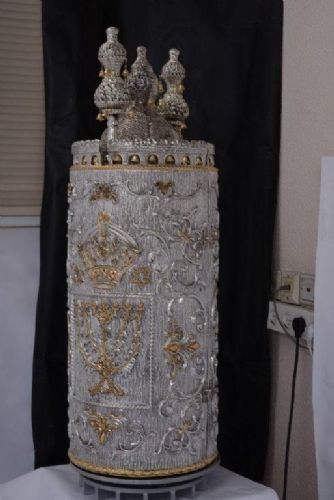 ארגז ספר תורה כתר דוד ומנורה